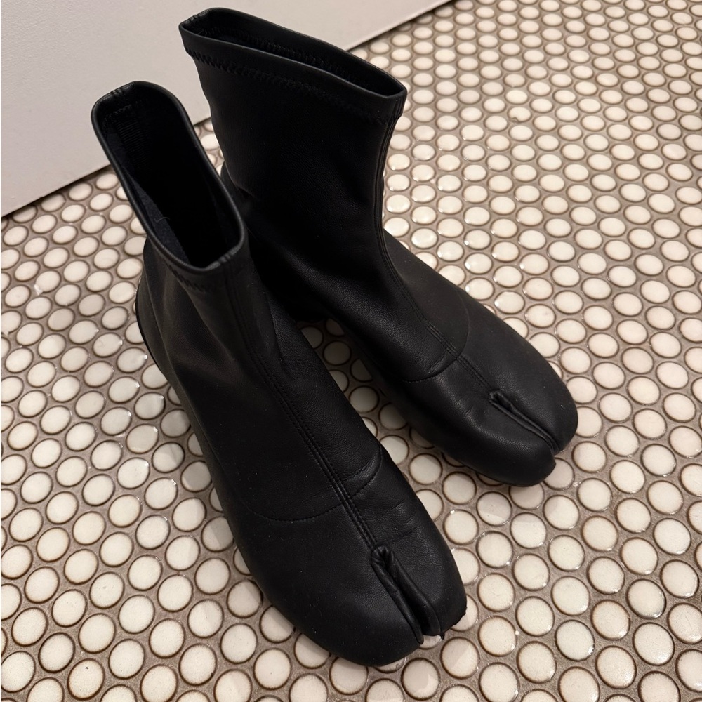 Maison Martin Margiela Black Split-Toe Leather Ankle Boots